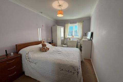 1 bedroom flat for sale, West Street, Gravesend, Kent, DA11