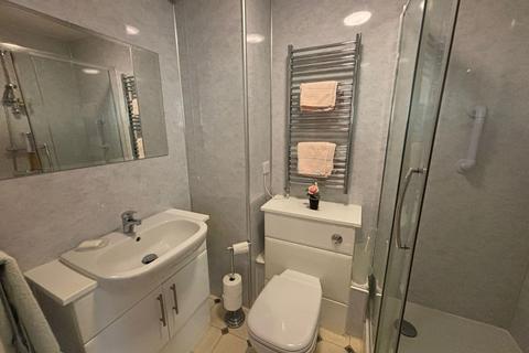 1 bedroom flat for sale, West Street, Gravesend, Kent, DA11