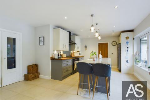 5 Hackwood, Robertsbridge, TN32 5ER