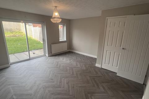 2 bedroom semi-detached house to rent, Cambrian Bar, Bradford BD12