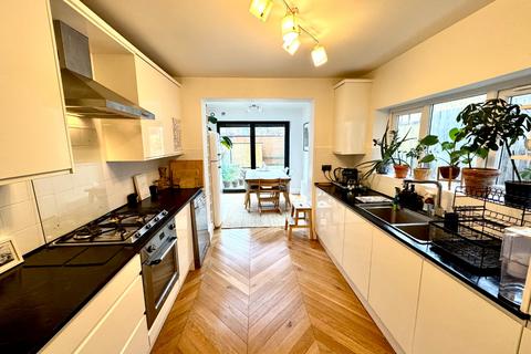 5 bedroom terraced house for sale, Griffin Road, Plumstead, London, SE18 7QE