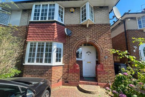 3 bedroom property to rent, Morley Crescent, Edgware