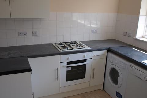 2 bedroom flat to rent, Gresham Road, Brentwood CM14