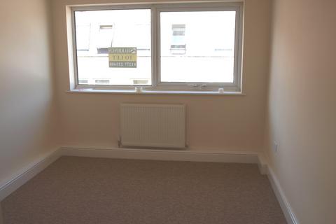 2 bedroom flat to rent, Gresham Road, Brentwood CM14