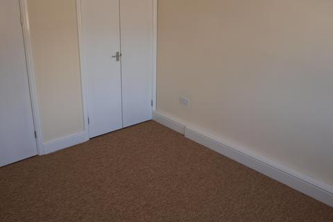 2 bedroom flat to rent, Gresham Road, Brentwood CM14