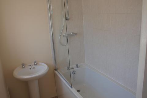 2 bedroom flat to rent, Gresham Road, Brentwood CM14