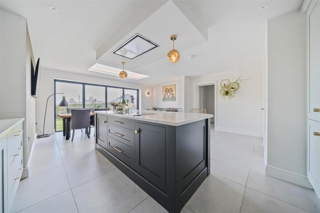 Kitchen/Diner/Family