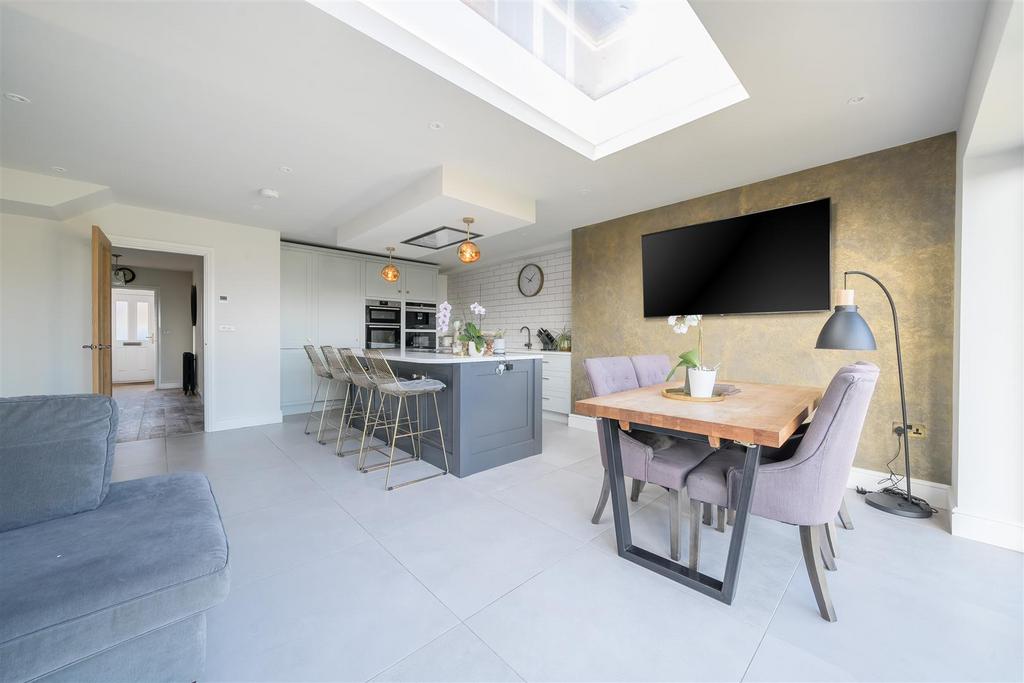 Kitchen/Diner/Family