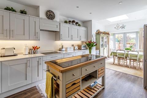 1 Holly Close, Brockham, Betchworth, RH3 7DD