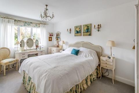 1 Holly Close, Brockham, Betchworth, RH3 7DD