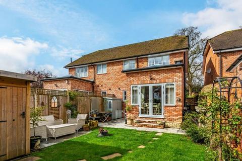 1 Holly Close, Brockham, Betchworth, RH3 7DD