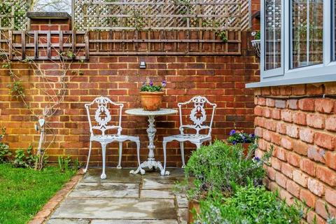 1 Holly Close, Brockham, Betchworth, RH3 7DD