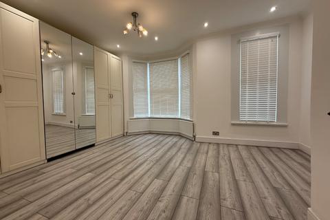 3 bedroom terraced house to rent, Belmont Park Road, London, Greater London, E10