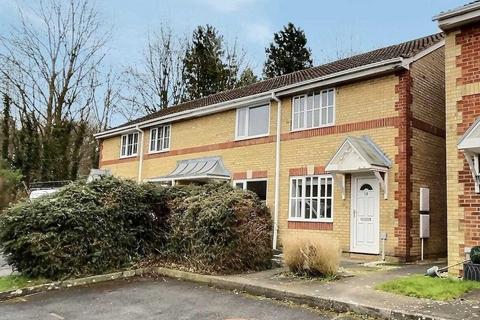 2 bedroom semi-detached house to rent, Lyndhurst Drive, Basingstoke