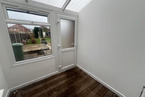 2 bedroom house to rent, Kingsway, Kingsbury, Tamworth