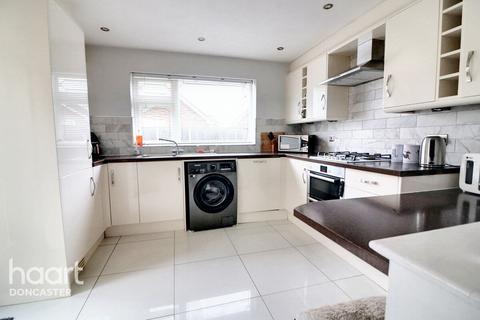 15 Butterill Drive, Armthorpe, Doncaster, DN3 3RY