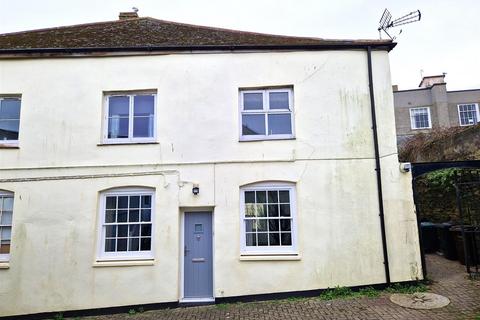 2 bedroom maisonette to rent, Kenwyn Street, Truro