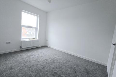 3 bedroom semi-detached house to rent, Broad Street, Brierley Hill, West Midlands, DY5 4DH