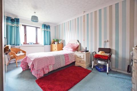 1 bedroom semi-detached bungalow for sale, Kingsdown Close, Hempstead, Gillingham