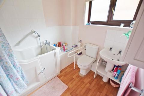 1 bedroom semi-detached bungalow for sale, Kingsdown Close, Hempstead, Gillingham