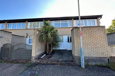 3 bedroom terraced house to rent, Heritage Close, Uxbridge,