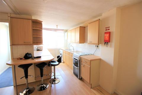 3 bedroom terraced house to rent, Barchester Close, Uxbridge,