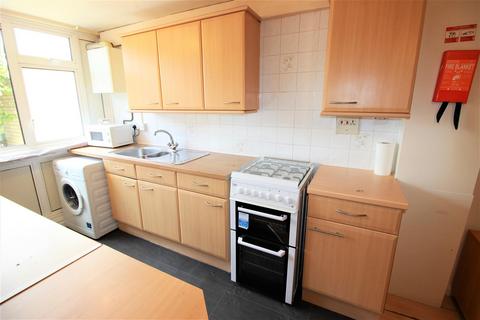 3 bedroom terraced house to rent, Barchester Close, Uxbridge,