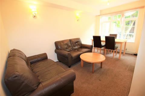 4 bedroom terraced house to rent, Belgrave Mews, Uxbridge