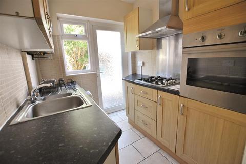 4 bedroom semi-detached house to rent, Cleveland Road, Uxbridge