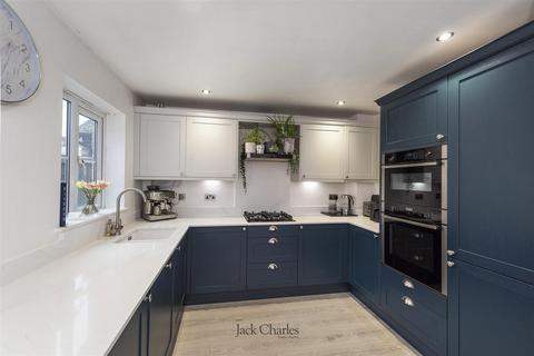 6 Dawes Close, Tonbridge, TN9 1QX
