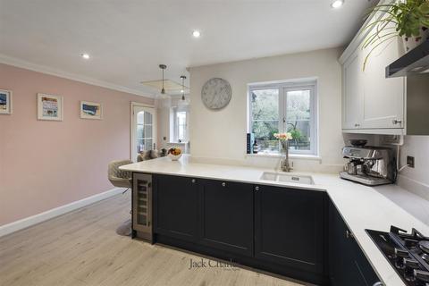 6 Dawes Close, Tonbridge, TN9 1QX