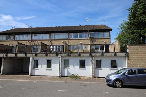 6 bedroom terraced house to rent, Barchester Close, Cowley, Middlesex