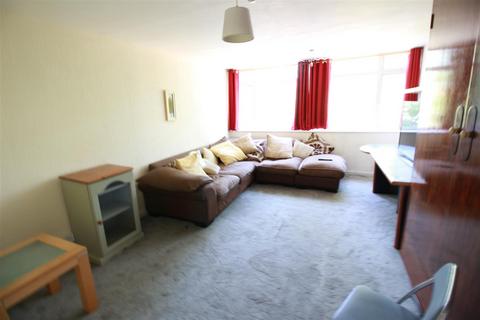 6 bedroom terraced house to rent, Barchester Close, Cowley, Middlesex