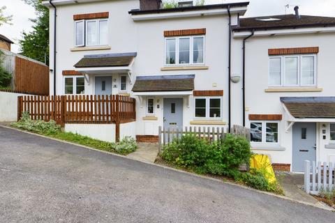 3 bedroom terraced house for sale, Hillview Gardens, High Wycombe, Buckinghamshire