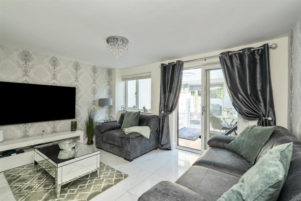 31 Ashbrook Crescent 5.jpg
