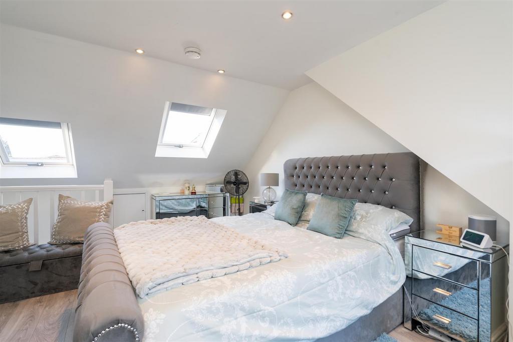 31 Ashbrook Crescent 13.jpg