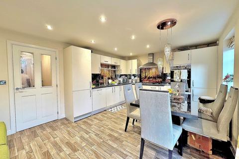 4 bedroom detached house for sale, Fabius Drive, Milton Keynes MK11