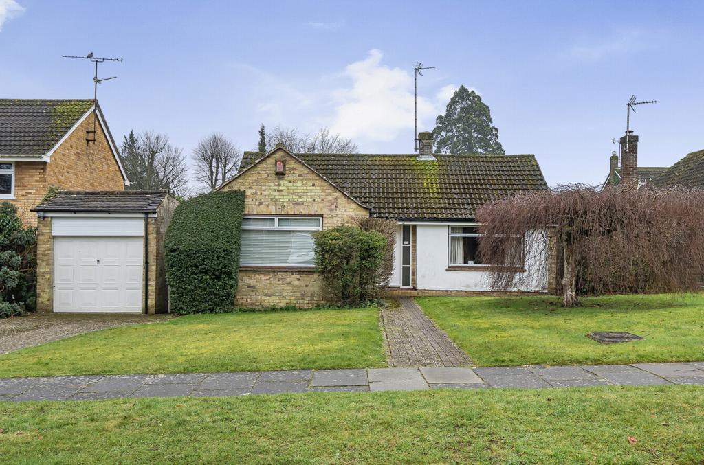 Foyle Park, Basingstoke, Hampshire 2 bed bungalow - £475,000