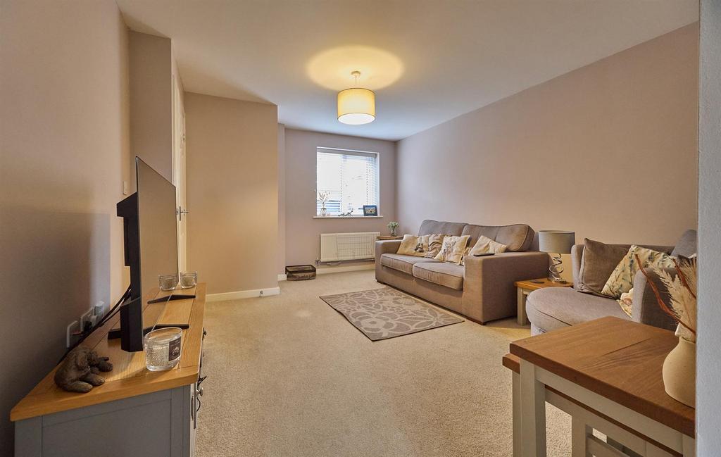 Lounge to front