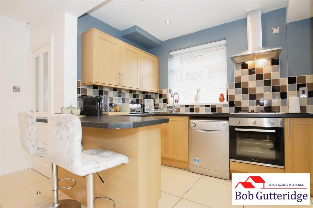Fitted kitchen/dining room