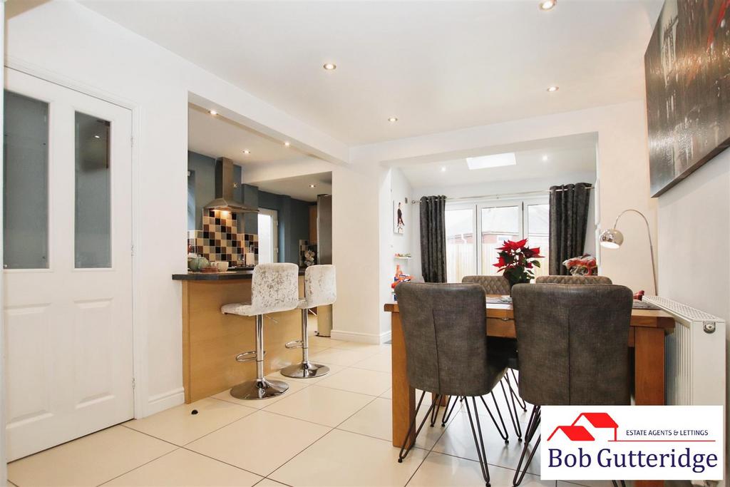 Fitted kitchen/dining room