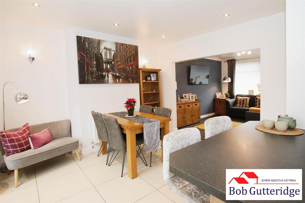 Fitted kitchen/dining room