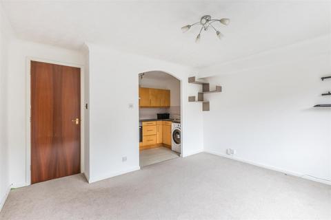 38 Kipling Drive, London, SW19 1TW