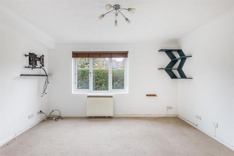 38 Kipling Drive, London, SW19 1TW