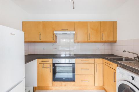 38 Kipling Drive, London, SW19 1TW