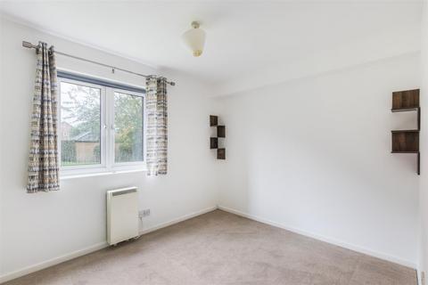 38 Kipling Drive, London, SW19 1TW