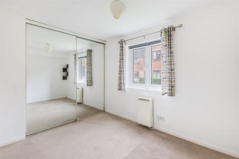 38 Kipling Drive, London, SW19 1TW