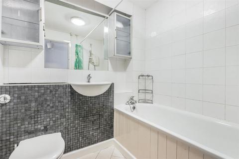 38 Kipling Drive, London, SW19 1TW
