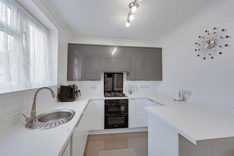 3 bedroom property for sale, Crossway, Dagenham, Essex