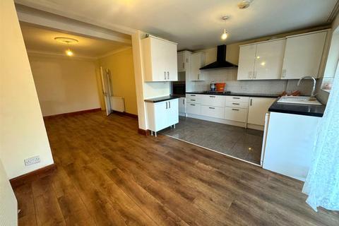 4 bedroom terraced house to rent, Overton Road, London E10